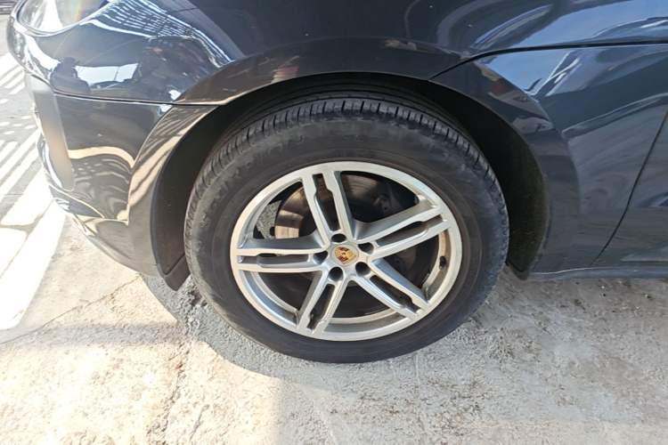 Used Porsche Macan 2018 Macan 2.0T Left Front Wheel Hub