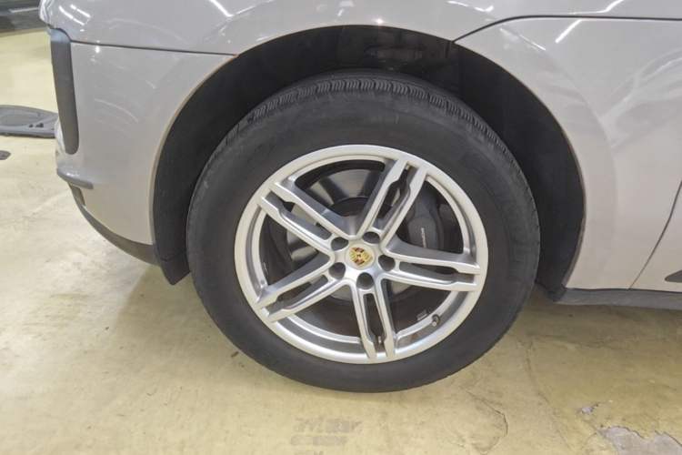 Used Porsche Macan 2018 Macan 2.0T Left Front Wheel Hub