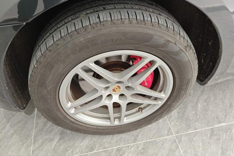 Used Porsche Macan 2018 Macan 2.0T Left Front Wheel Hub