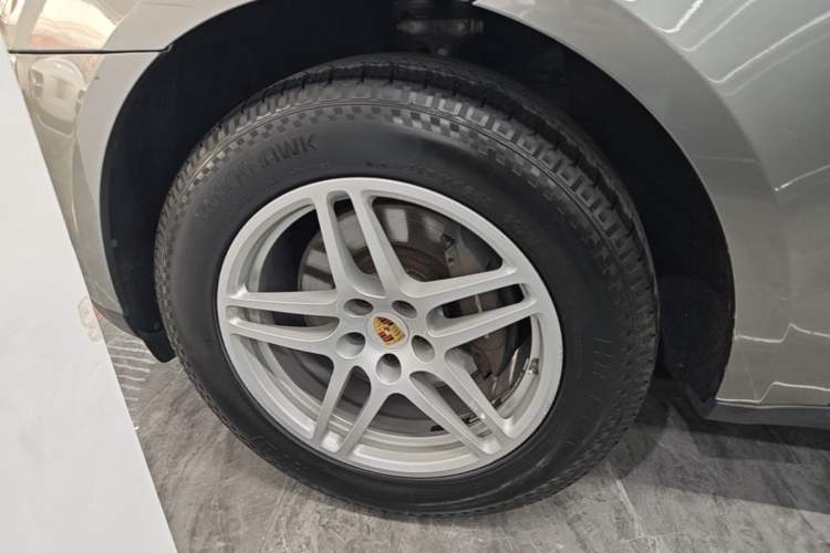 Used Porsche Macan 2018 Macan 2.0T Left Front Wheel Hub