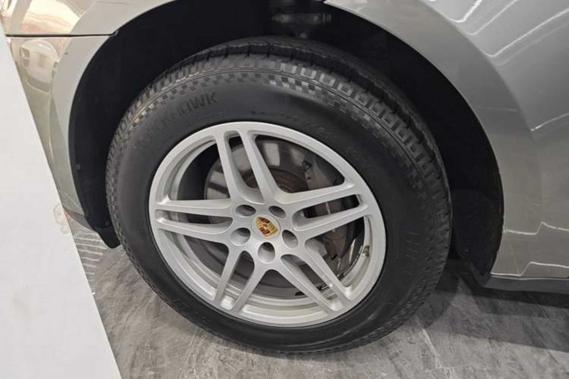 Used Porsche Macan 2018 Macan 2.0T Left Front Wheel Hub