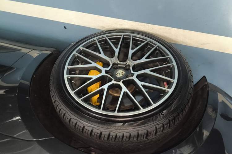 Used Porsche Macan 2018 Macan 2.0T Left Front Wheel Hub