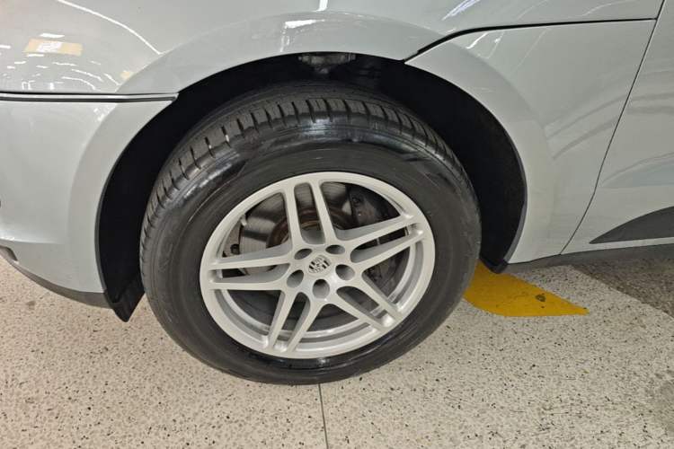 Used Porsche Macan 2018 Macan 2.0T Left Front Wheel Hub