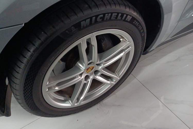Used Porsche Macan 2018 Macan 2.0T Left Front Wheel Hub