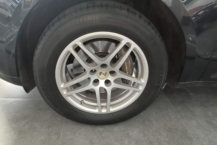 Used Porsche Macan 2018 Macan 2.0T Left Front Wheel Hub