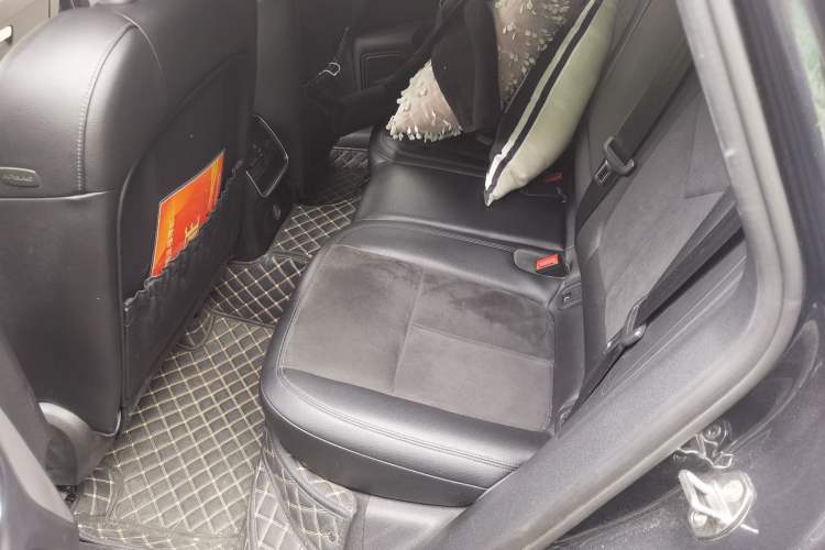 Used Porsche Macan 2018 Macan 2.0T Left Rear Seat