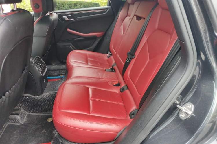 Used Porsche Macan 2018 Macan 2.0T Left Rear Seat