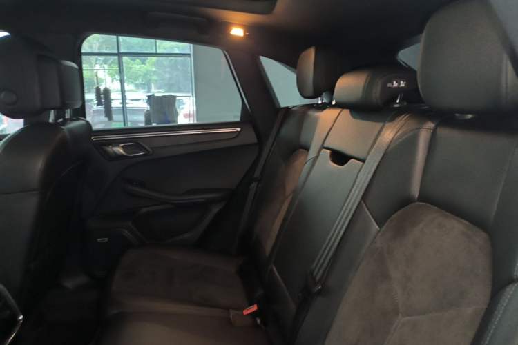 Used Porsche Macan 2018 Macan 2.0T Left Rear Seat