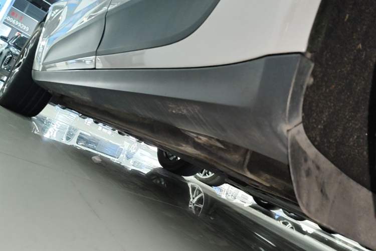 Used Porsche Macan 2018 Macan 2.0T Left Side Sill