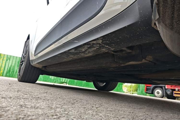 Used Porsche Macan 2018 Macan 2.0T Left Side Sill
