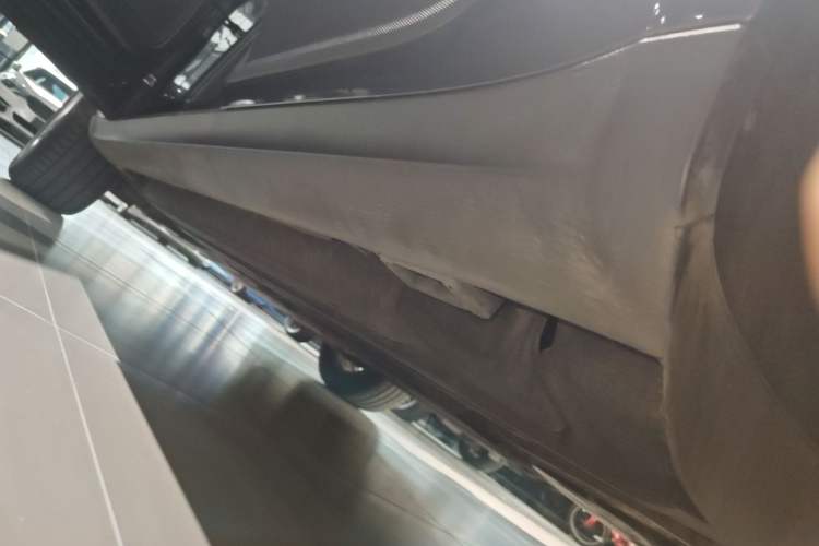 Used Porsche Macan 2018 Macan 2.0T Left Side Sill