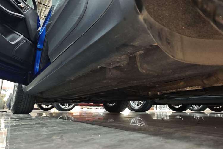 Used Porsche Macan 2018 Macan 2.0T Left Side Sill