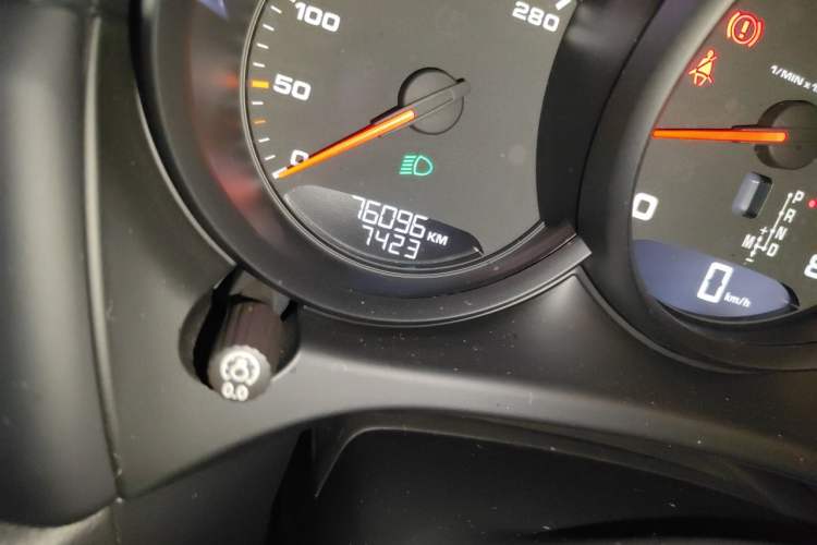 Used Porsche Macan 2018 Macan 2.0T Odometer Close Up