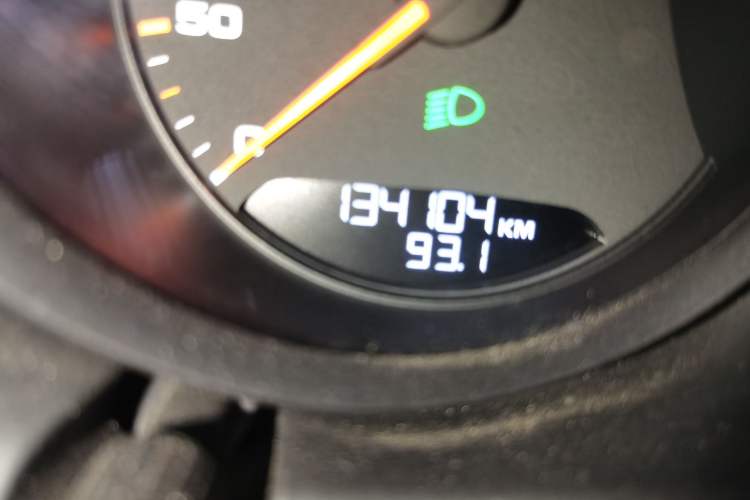 Used Porsche Macan 2018 Macan 2.0T Odometer Close Up
