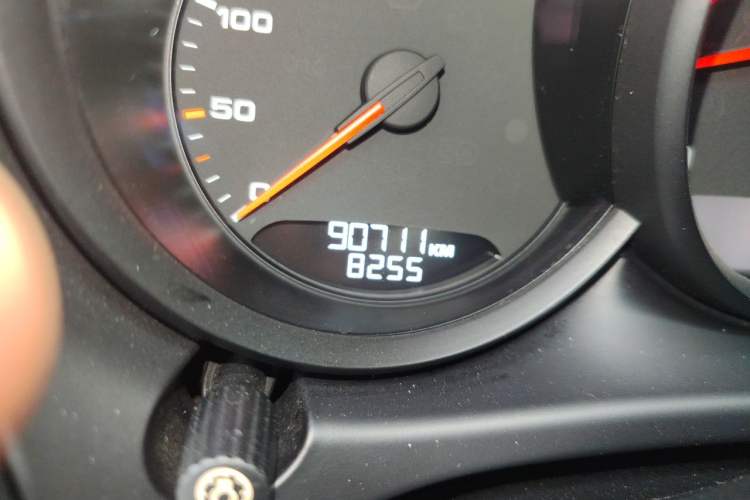 Used Porsche Macan 2018 Macan 2.0T Odometer Close Up