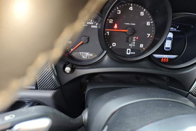 Used Porsche Macan 2018 Macan 2.0T Odometer Close Up