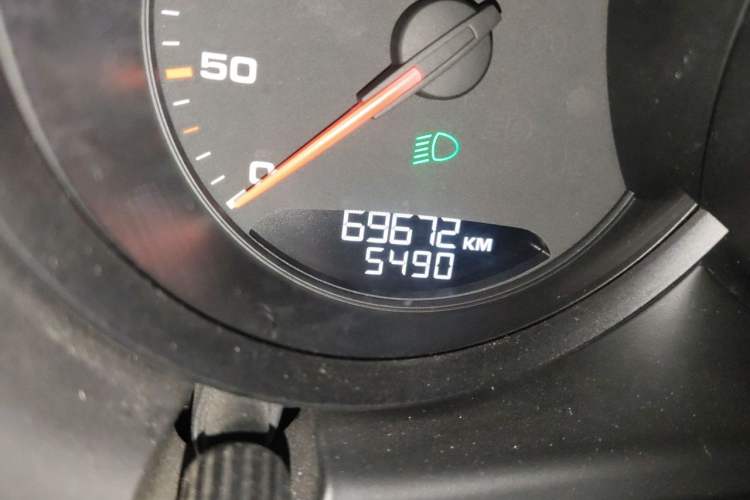 Used Porsche Macan 2018 Macan 2.0T Odometer Close Up