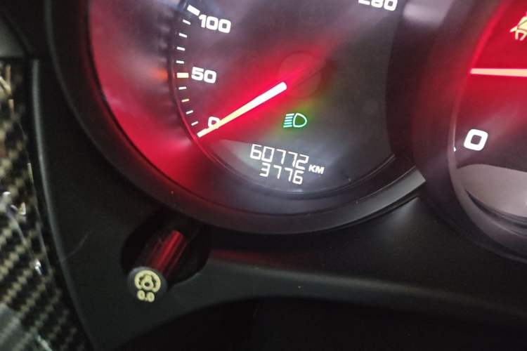 Used Porsche Macan 2018 Macan 2.0T Odometer Close Up