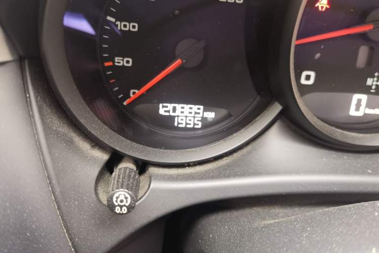 Used Porsche Macan 2018 Macan 2.0T Odometer Close Up