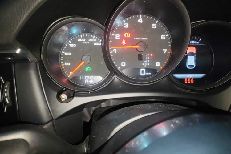 Used Porsche Macan 2018 Macan 2.0T Odometer Close Up