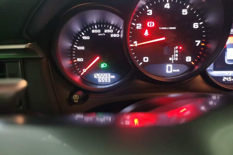 Used Porsche Macan 2018 Macan 2.0T Odometer Close Up