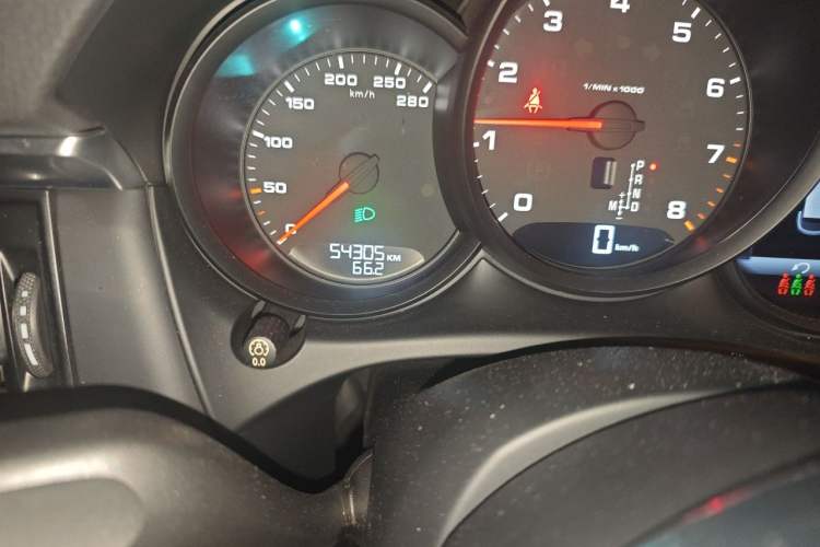 Used Porsche Macan 2018 Macan 2.0T Odometer Close Up