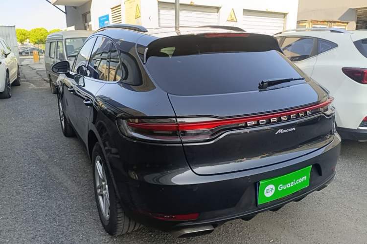 Used Porsche Macan 2018 Macan 2.0T Rear Left 45 Deg