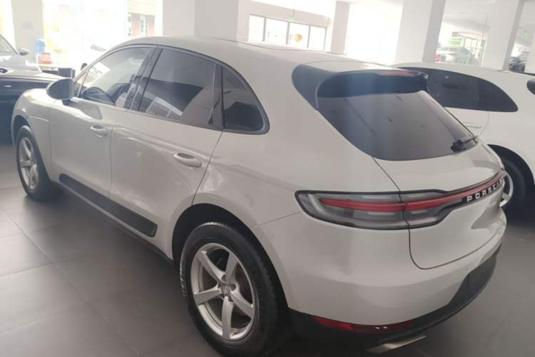 Used Porsche Macan 2018 Macan 2.0T Rear Left 45 Deg