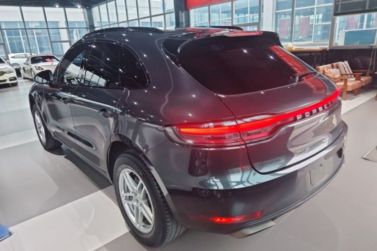 Used Porsche Macan 2018 Macan 2.0T Rear Left 45 Deg