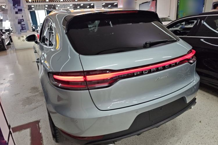 Used Porsche Macan 2018 Macan 2.0T Rear Left 45 Deg