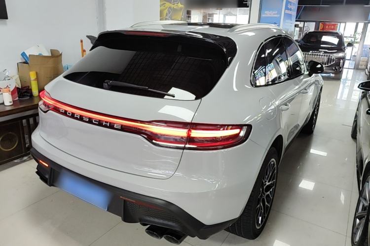 Used Porsche Macan 2018 Macan 2.0T Rear Right 45 Deg