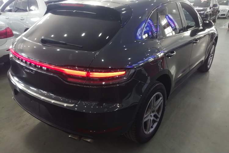 Used Porsche Macan 2018 Macan 2.0T Rear Right 45 Deg