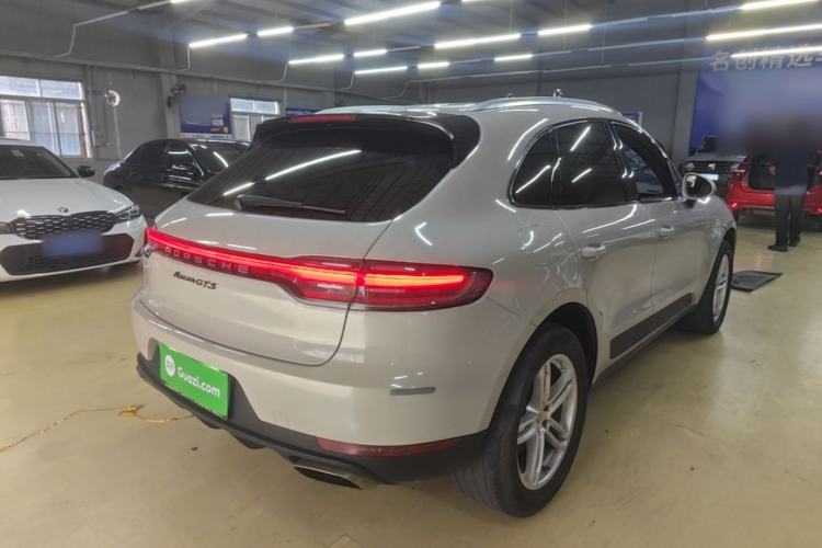 Used Porsche Macan 2018 Macan 2.0T Rear Right 45 Deg