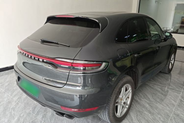 Used Porsche Macan 2018 Macan 2.0T Rear Right 45 Deg