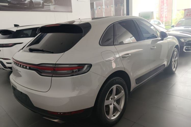 Used Porsche Macan 2018 Macan 2.0T Rear Right 45 Deg
