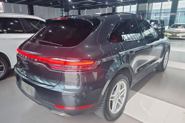 Used Porsche Macan 2018 Macan 2.0T Rear Right 45 Deg