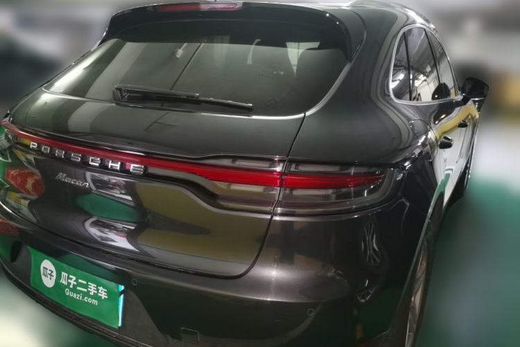 Used Porsche Macan 2018 Macan 2.0T Rear Right 45 Deg