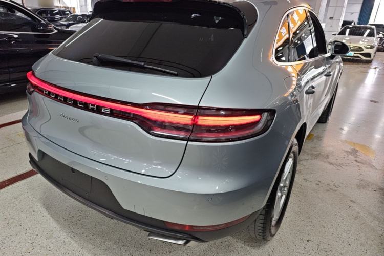 Used Porsche Macan 2018 Macan 2.0T Rear Right 45 Deg