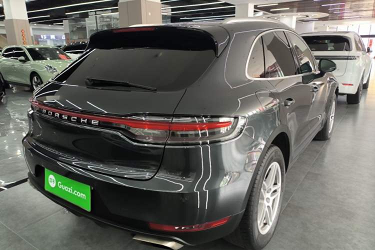 Used Porsche Macan 2018 Macan 2.0T Rear Right 45 Deg