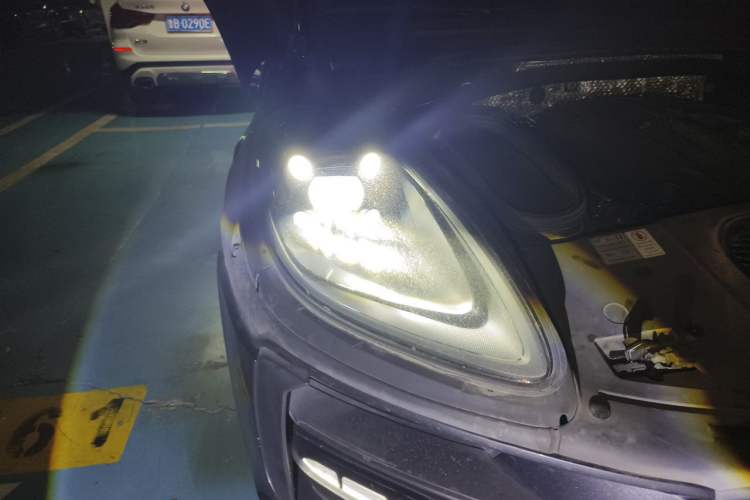 Used Porsche Macan 2018 Macan 2.0T Right Front Headlight