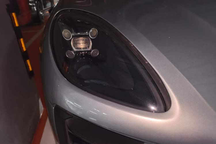 Used Porsche Macan 2018 Macan 2.0T Right Front Headlight