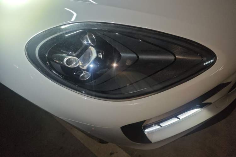 Used Porsche Macan 2018 Macan 2.0T Right Front Headlight