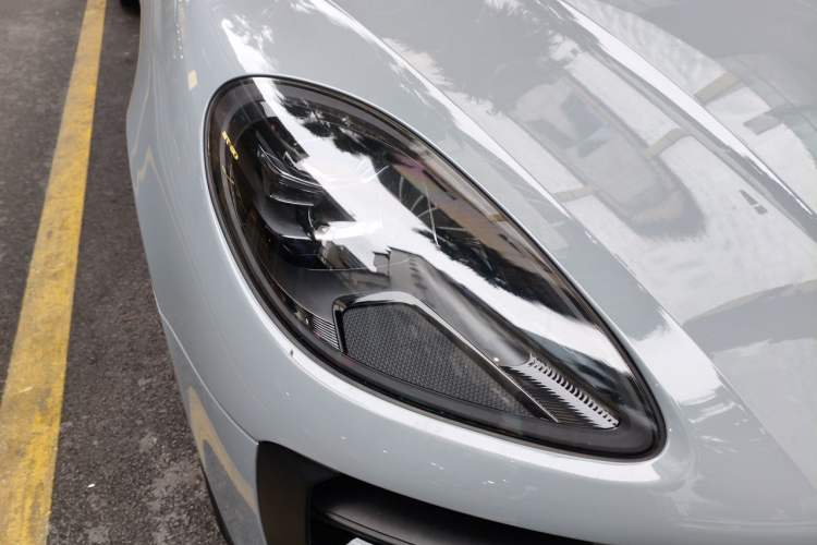 Used Porsche Macan 2018 Macan 2.0T Right Front Headlight