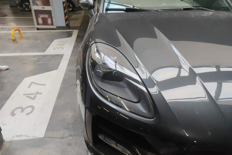 Used Porsche Macan 2018 Macan 2.0T Right Front Headlight