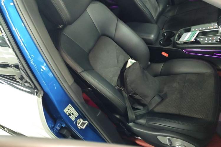Used Porsche Macan 2018 Macan 2.0T Right Front Seat