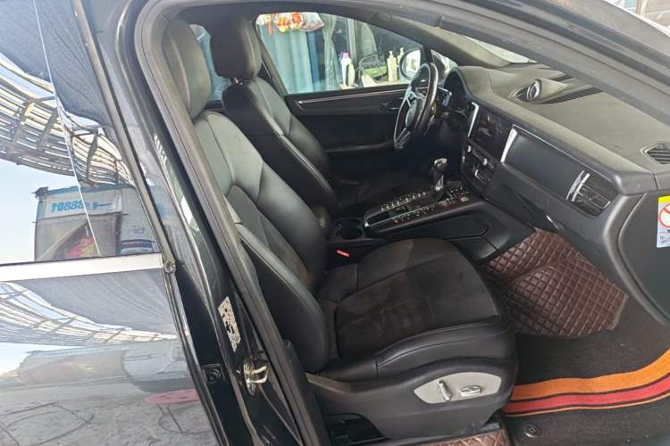 Used Porsche Macan 2018 Macan 2.0T Right Front Seat