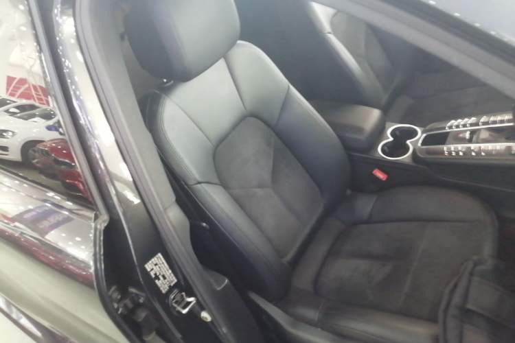 Used Porsche Macan 2018 Macan 2.0T Right Front Seat