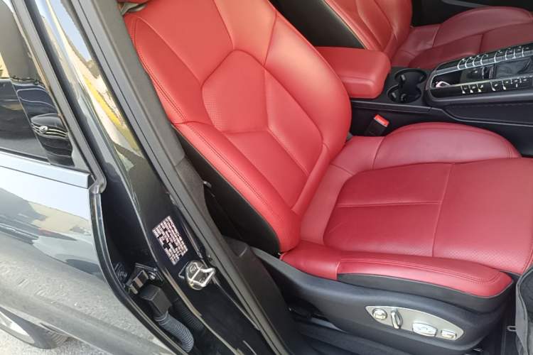 Used Porsche Macan 2018 Macan 2.0T Right Front Seat