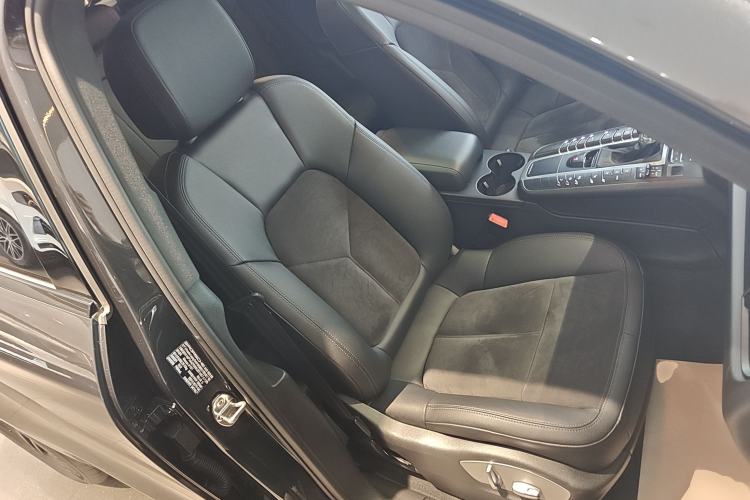 Used Porsche Macan 2018 Macan 2.0T Right Front Seat