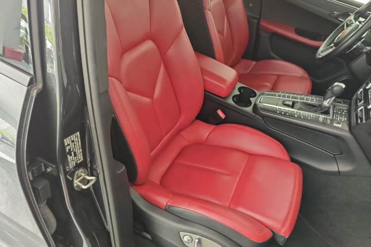 Used Porsche Macan 2018 Macan 2.0T Right Front Seat